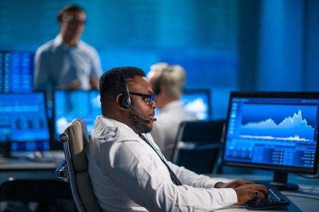 Khối ngoại bán ròng trong phiên VN-Index tăng 22 điểm, một cổ phiếu bluechip bị 'xả' gần 300 tỷ đồng