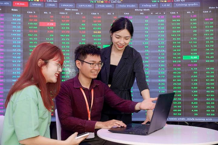 Lực cầu bắt đáy nhập cuộc, chứng khoán đảo chiều mạnh trong phiên chiều 20-5