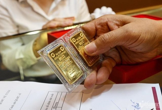 SJC gold price falls to around 171.3 million VND per tael at start of week