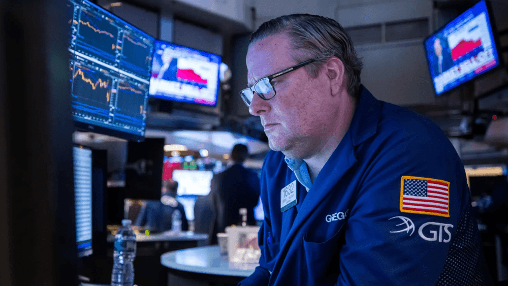 Chứng khoán Mỹ giảm do lo ngại về AI và thuế quan trước các cuộc đàm phán với Iran