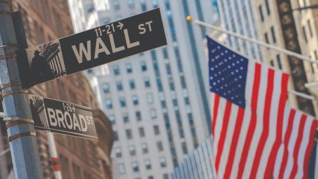 VNQ vs SCHH: Cost, Yield, and Risk in US Real Estate ETFs