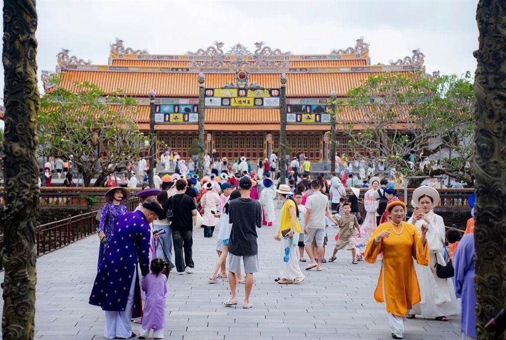 Hue posts record daily revenue from heritage-site tickets during holidays, surpassing VND 4.2 billion per day