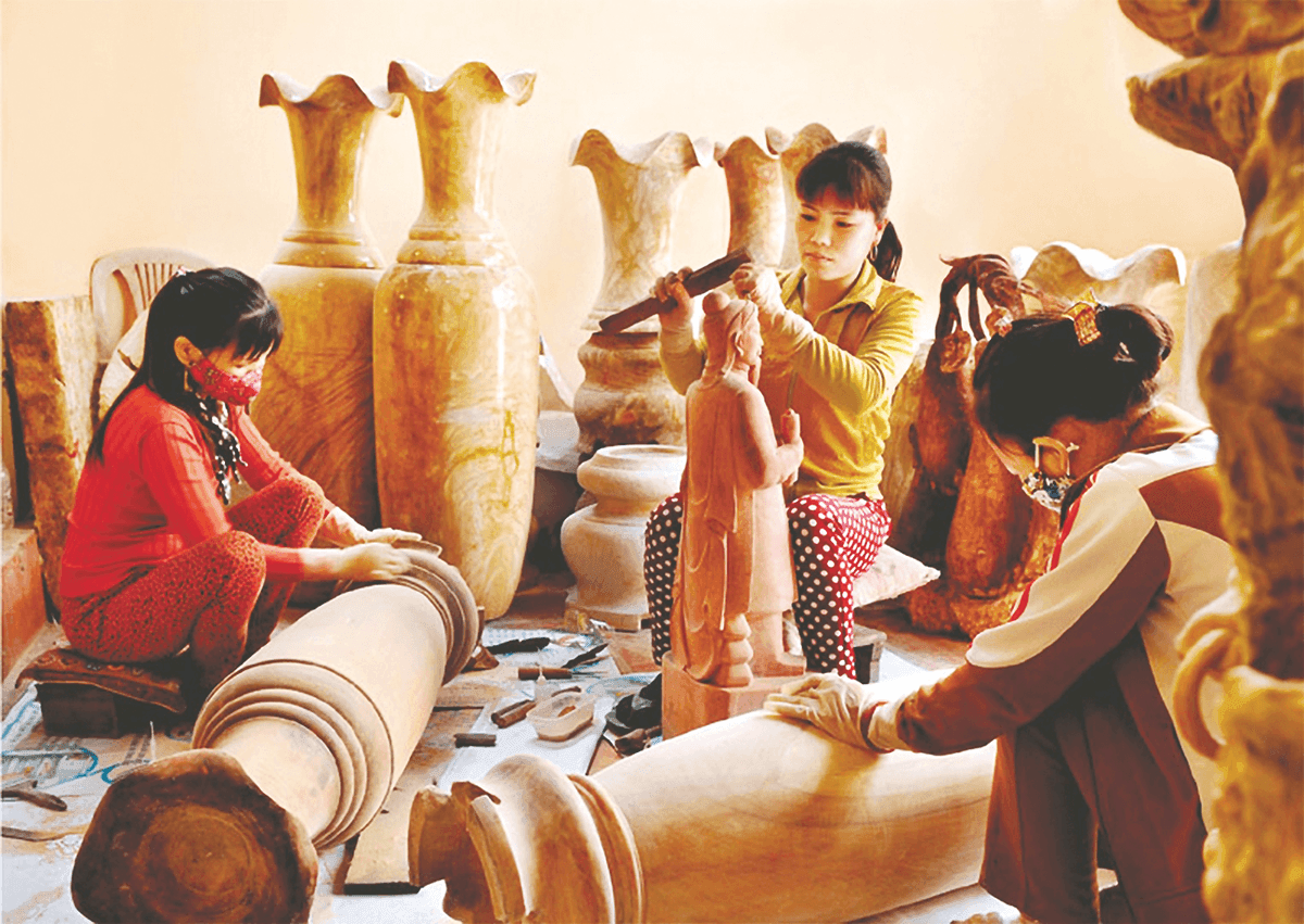 Regulatory barriers hinder Vietnam’s household businesses, prompting calls for a simpler, more compliant system