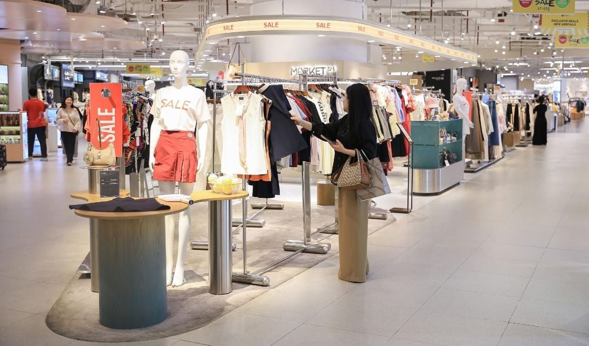 Retailers adopt AI to optimize operations and customer experience