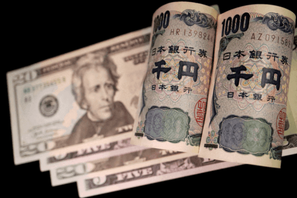 Yen strengthens after reports of Japan intervening in the forex market