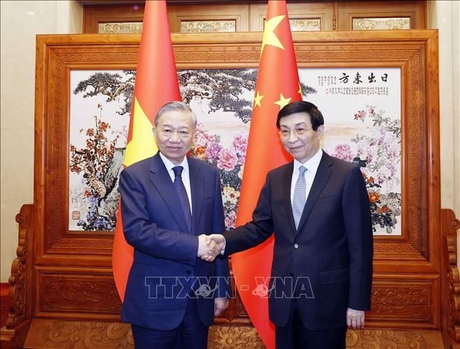 General Secretary and State President To Lam Meets with China's CPPCC Chairman Wang Huning, Discusses Major Directions to Promote Stable, Substantive, and Long-Term Vietnam–China Relations
