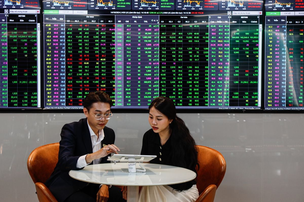 Chứng khoán ngày 17-4-2026: Cổ phiếu Vingroup lại kéo chỉ số lên