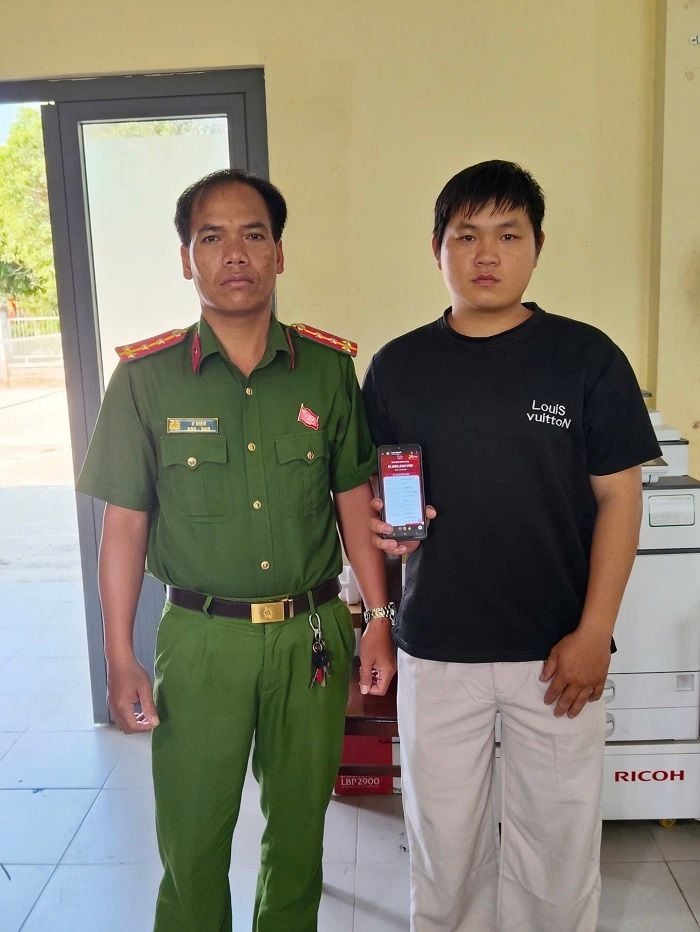 Man who mistakenly transferred 51 million VND receives full refund after police intervention