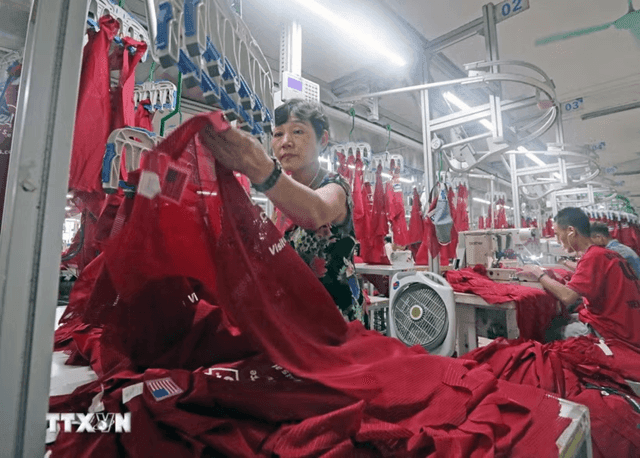 Vietnam's outward investment abroad rises 2.3-fold in the first four months of 2026
