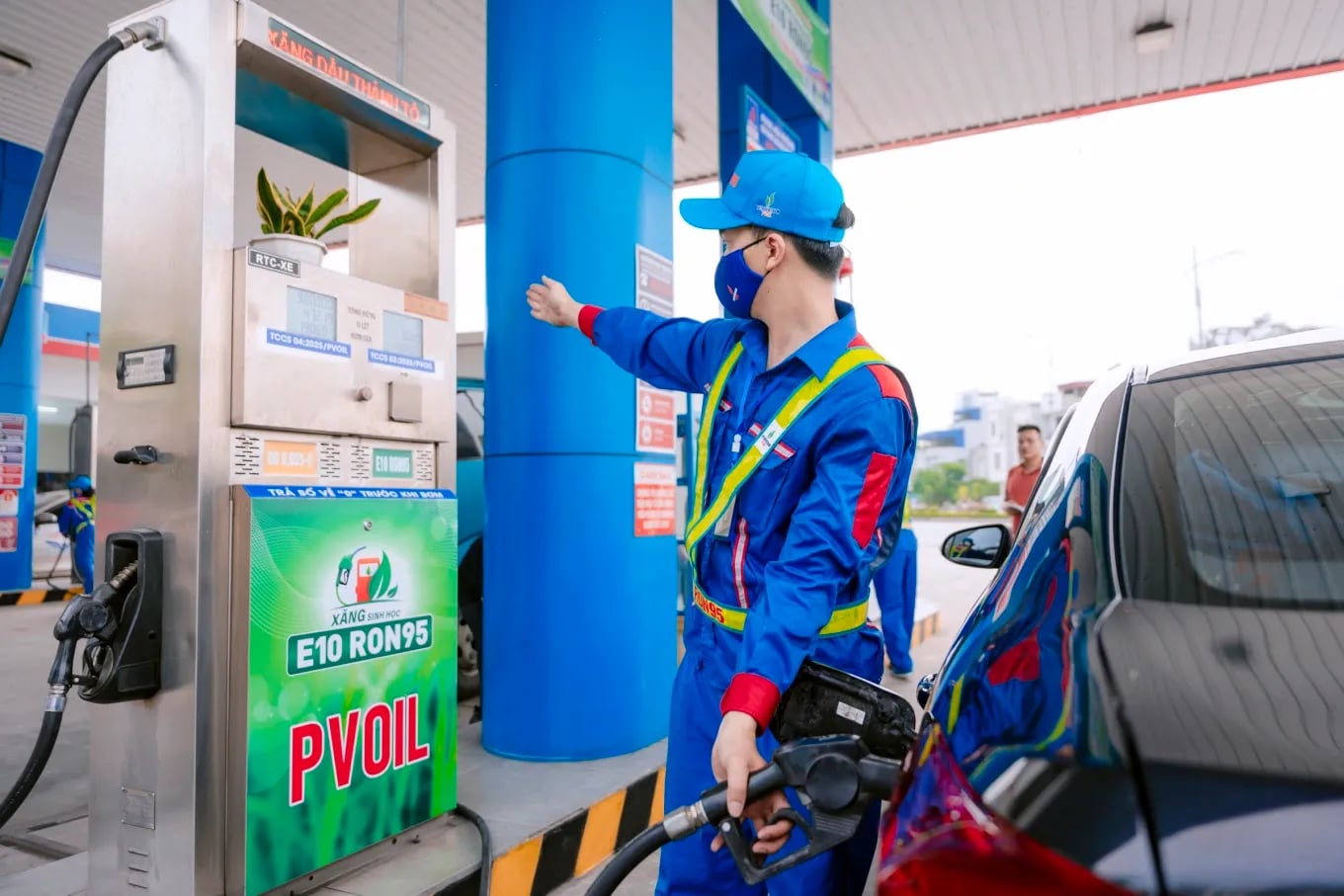 Đề xuất giảm thuế xăng E10 để thu hút người tiêu dùng