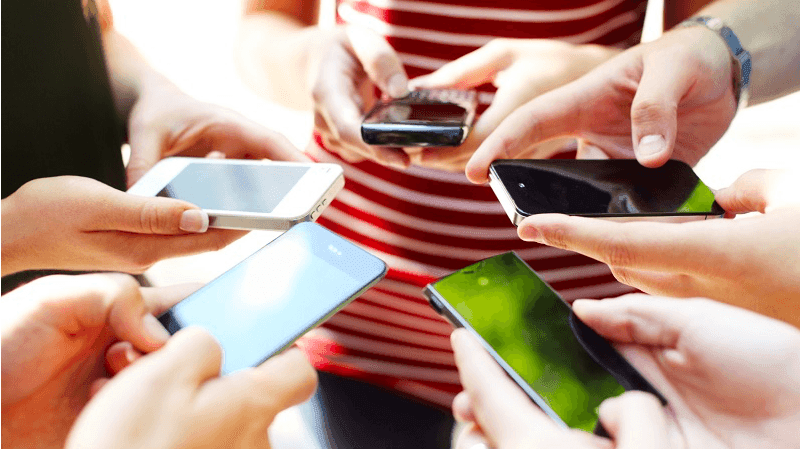 Smartphone support for 400,000 poor and near-poor households