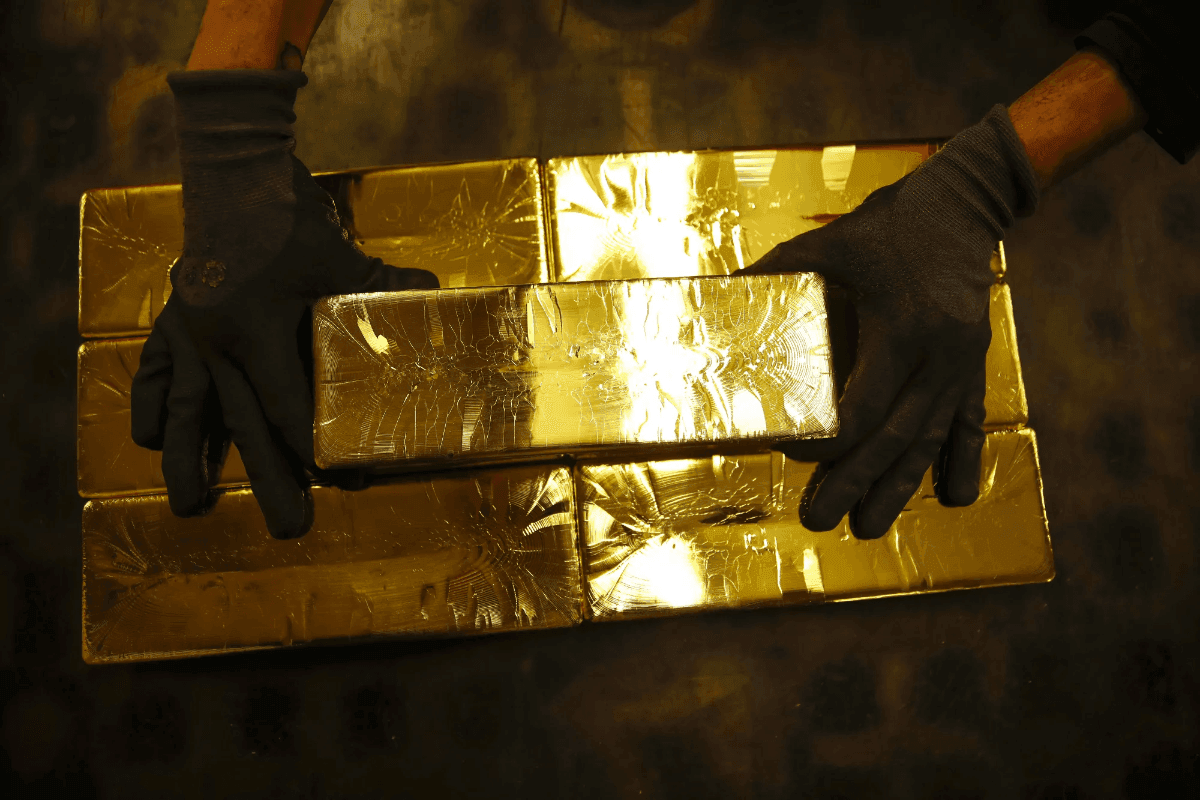 Gold prices slip below $4,600/oz as Fed meeting looms