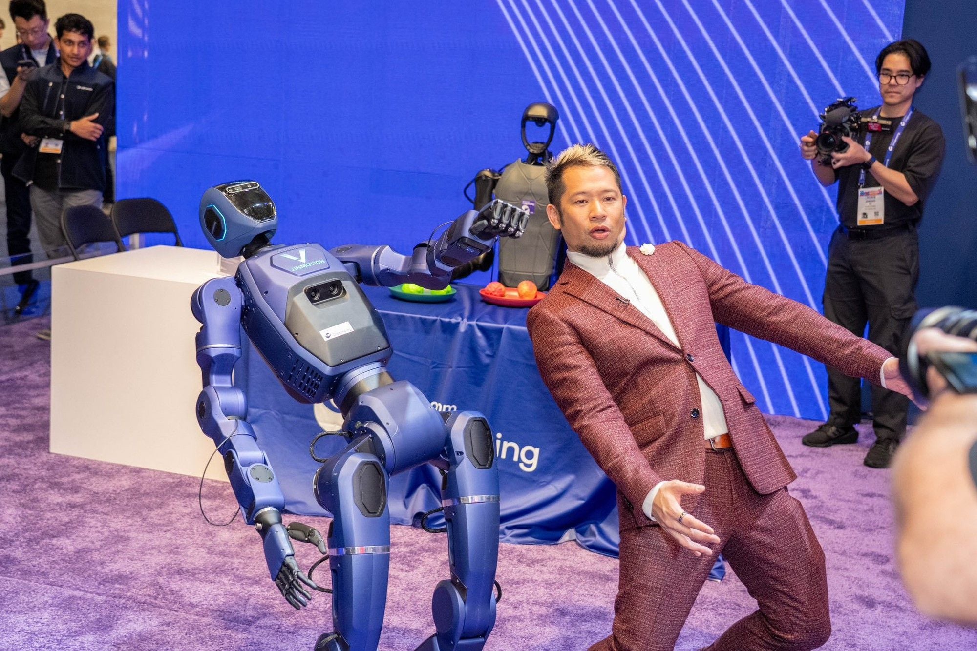 6G to Evolve Robot Capabilities: From standalone machines to intelligent, real-time cooperative systems