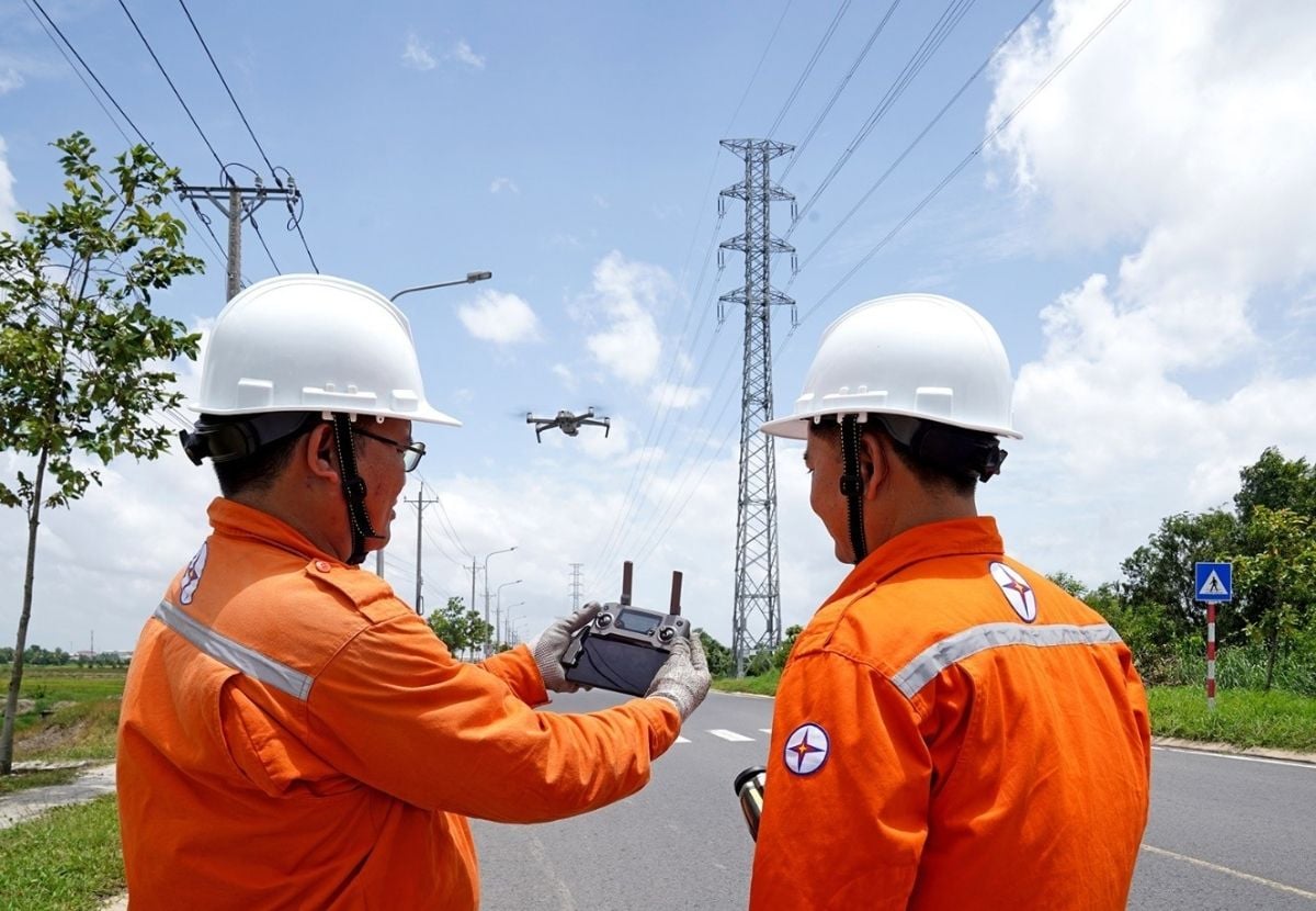EVN giảm lỗ lũy kế xuống còn khoảng 5.611 tỷ đồng; phần chi phí tồn đọng còn lại sẽ được phân bổ như thế nào và ảnh hưởng đến giá điện?