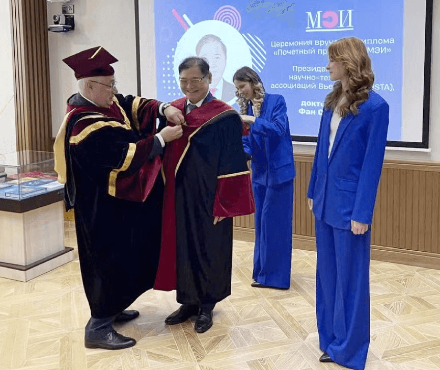 Vietnamese scientist Phan Xuân Dũng receives honorary professorship from Moscow Power Engineering Institute (MPEI), Russia
