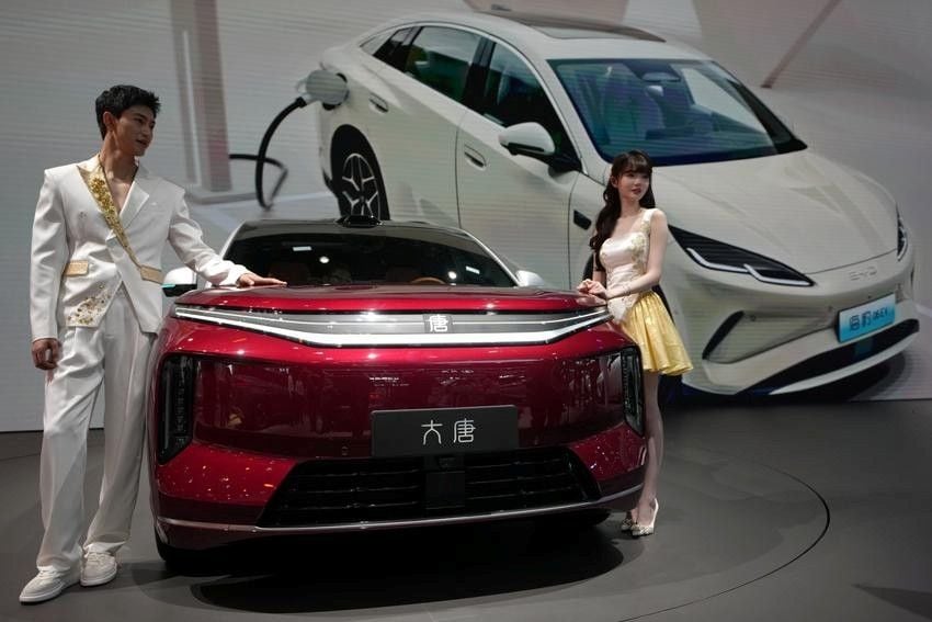 Chinese electric-vehicle exports accelerate amid global green transition