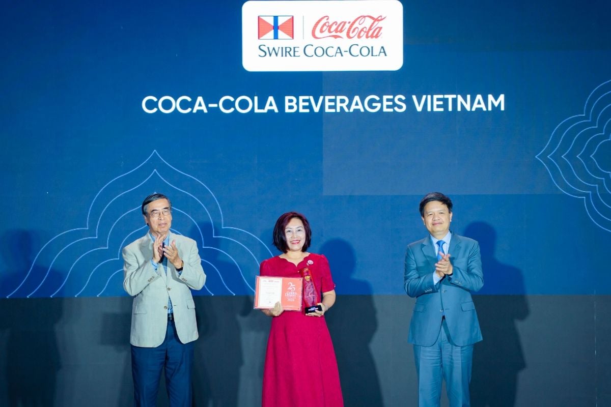 Coca-Cola Việt Nam dẫn đầu nhóm FMCG ba năm liên tiếp và lọt vào Top 10 Doanh nghiệp có vốn đầu tư nước ngoài bền vững tại Rồng Vàng 2026