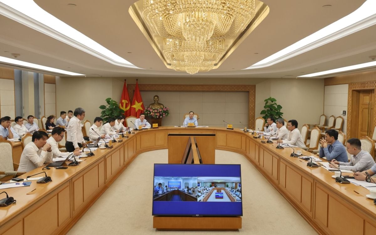 Accelerate preparation for investment in key railway projects to master technology