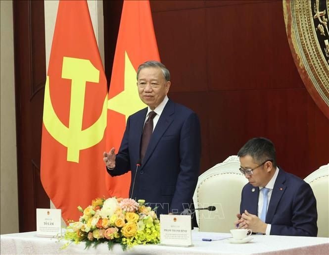 General Secretary and President To Lam visits the Chinese Embassy and meets the Vietnamese community in China