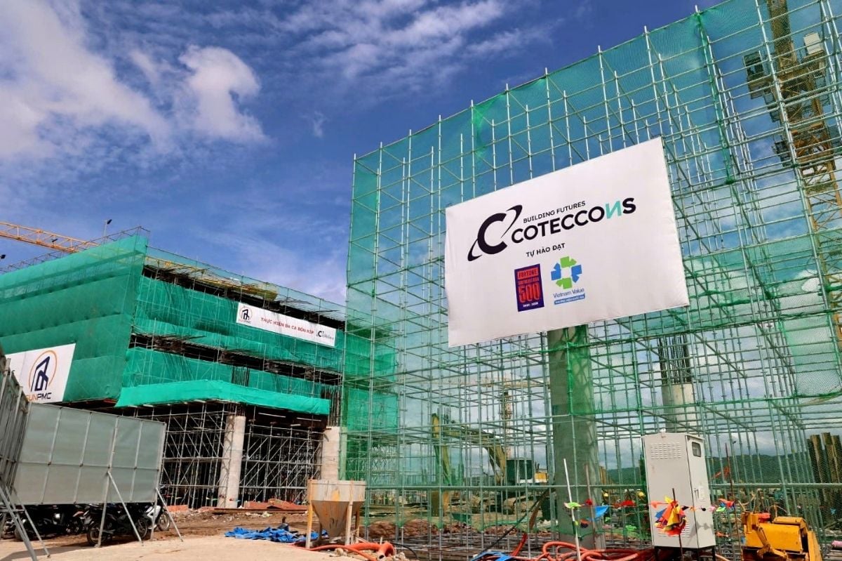Coteccons' debt surges 2.3x in Q3 2025-26, raising interest costs to a record high and challenging the sustainability of its growth