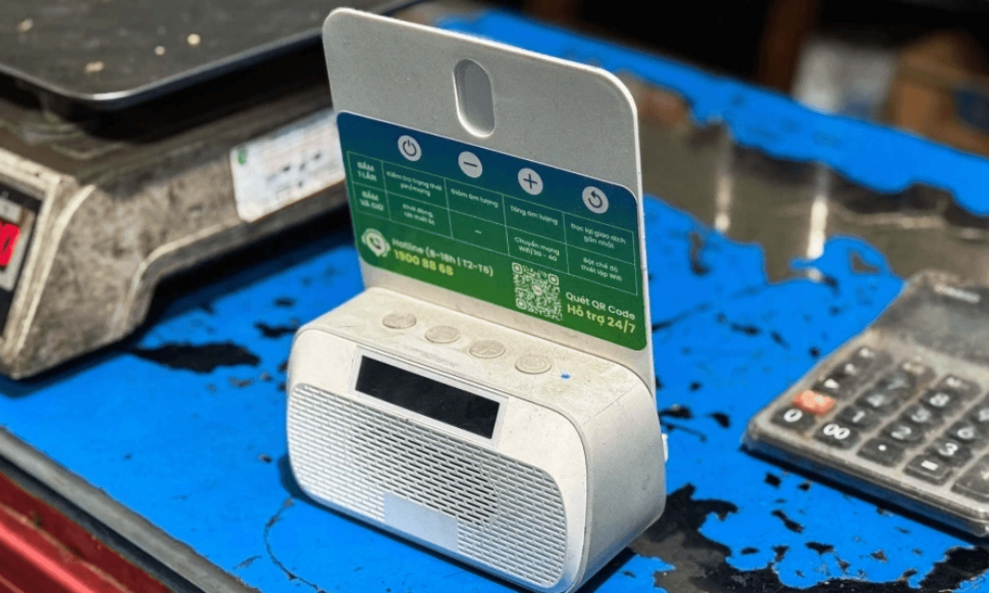 Woman loses 27 million VND after accepting invitation to install a balance-change notification loudspeaker; police warn