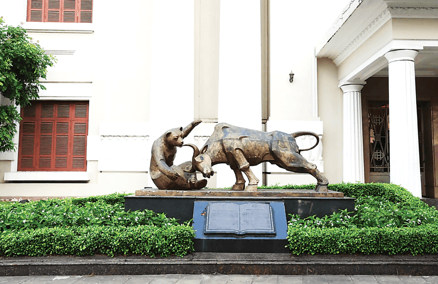 March 2026: VND and DGC exit the USD 1 billion market-cap list