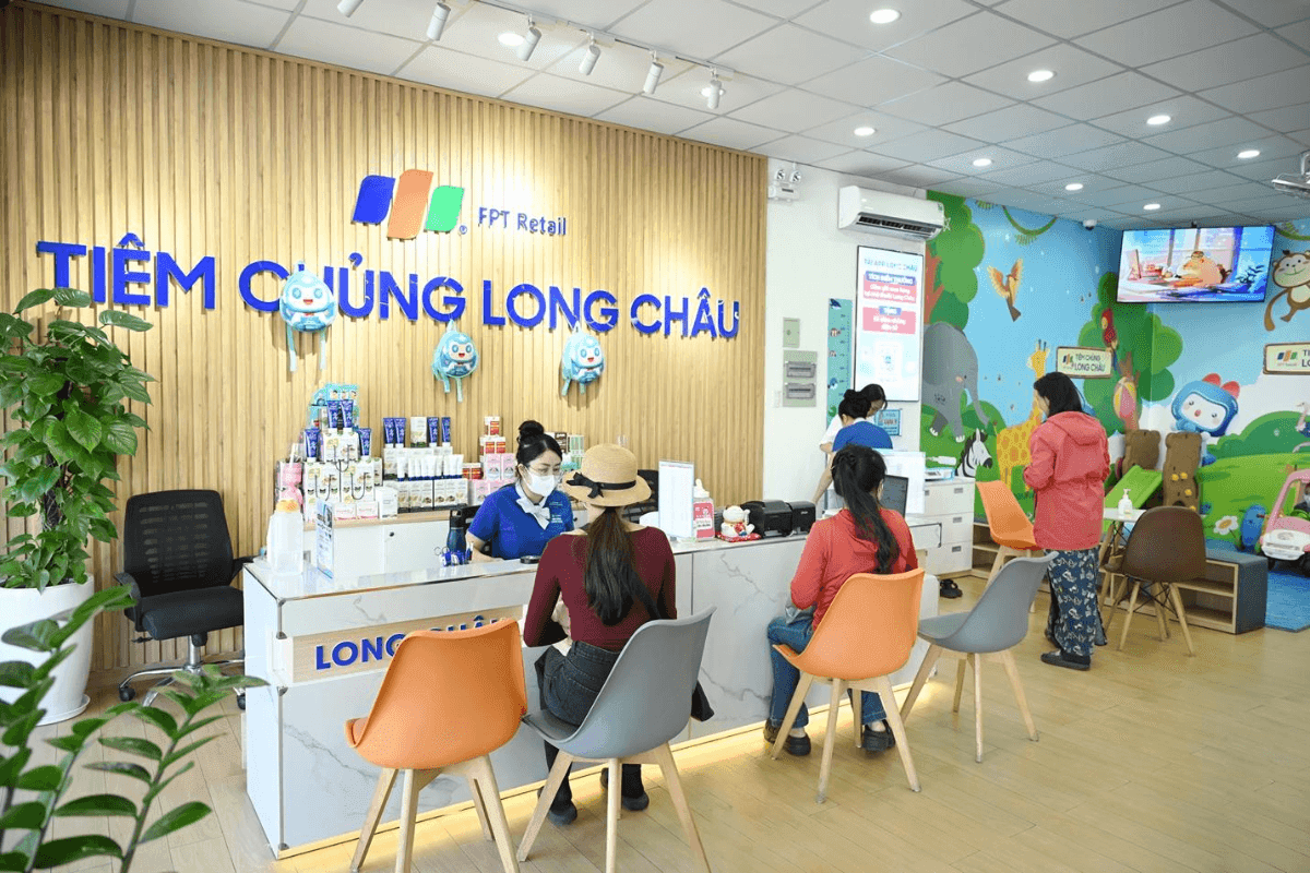 FPT Retail reports Q1 2026 revenue of VND 15.117 billion and pretax profit of VND 472 billion; online revenue up 16% as Long Châu and FPT Shop drive growth