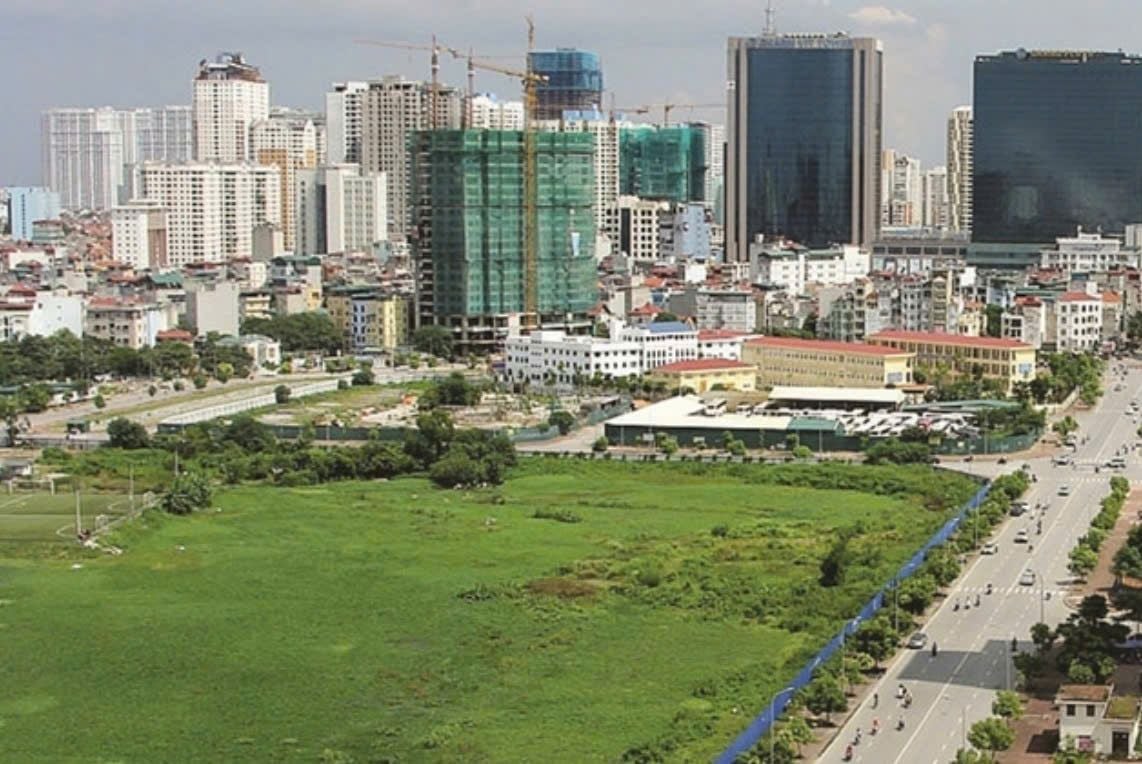 Hanoi holds dialogue with enterprises to resolve land and environmental issues