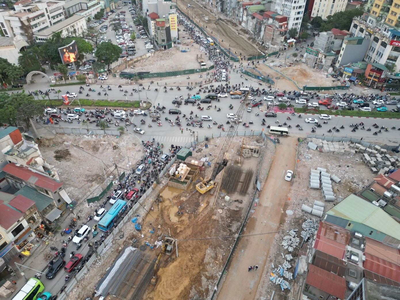 Tổ chức lại giao thông trên đường La Thành để tạo điều kiện thi công đường Vành đai 1.