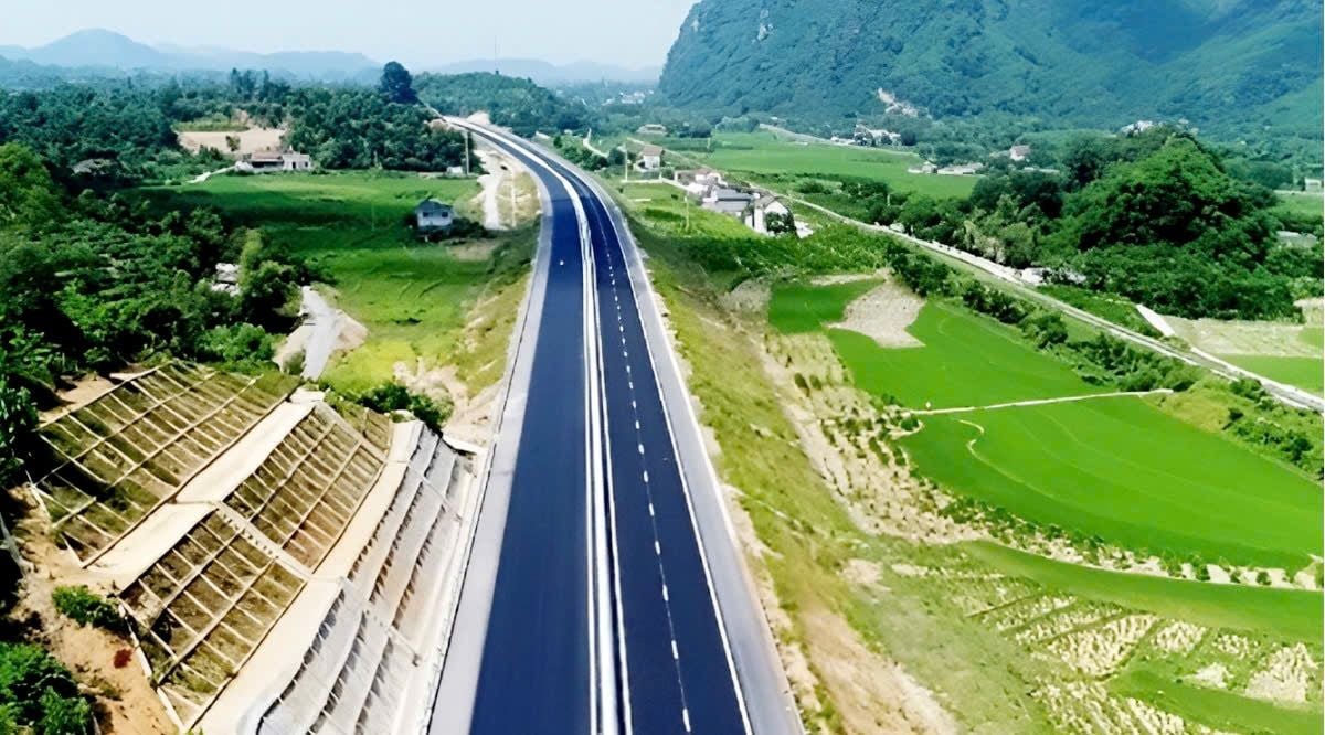 Proposal to expand Hoa Binh–Moc Chau Expressway segment through Son La to four lanes