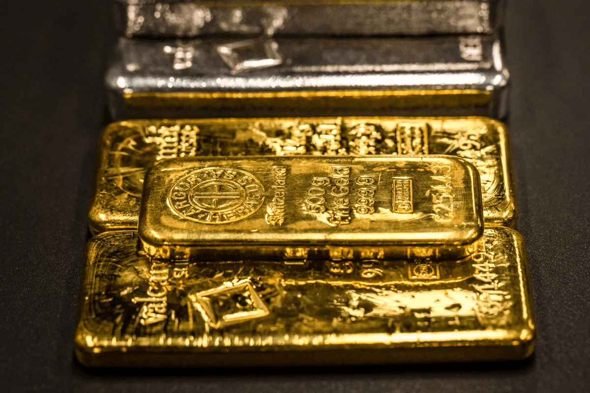 Gold climbs after Hormuz Strait opens to all ships; SPDR Gold Trust buys nearly 8 tonnes