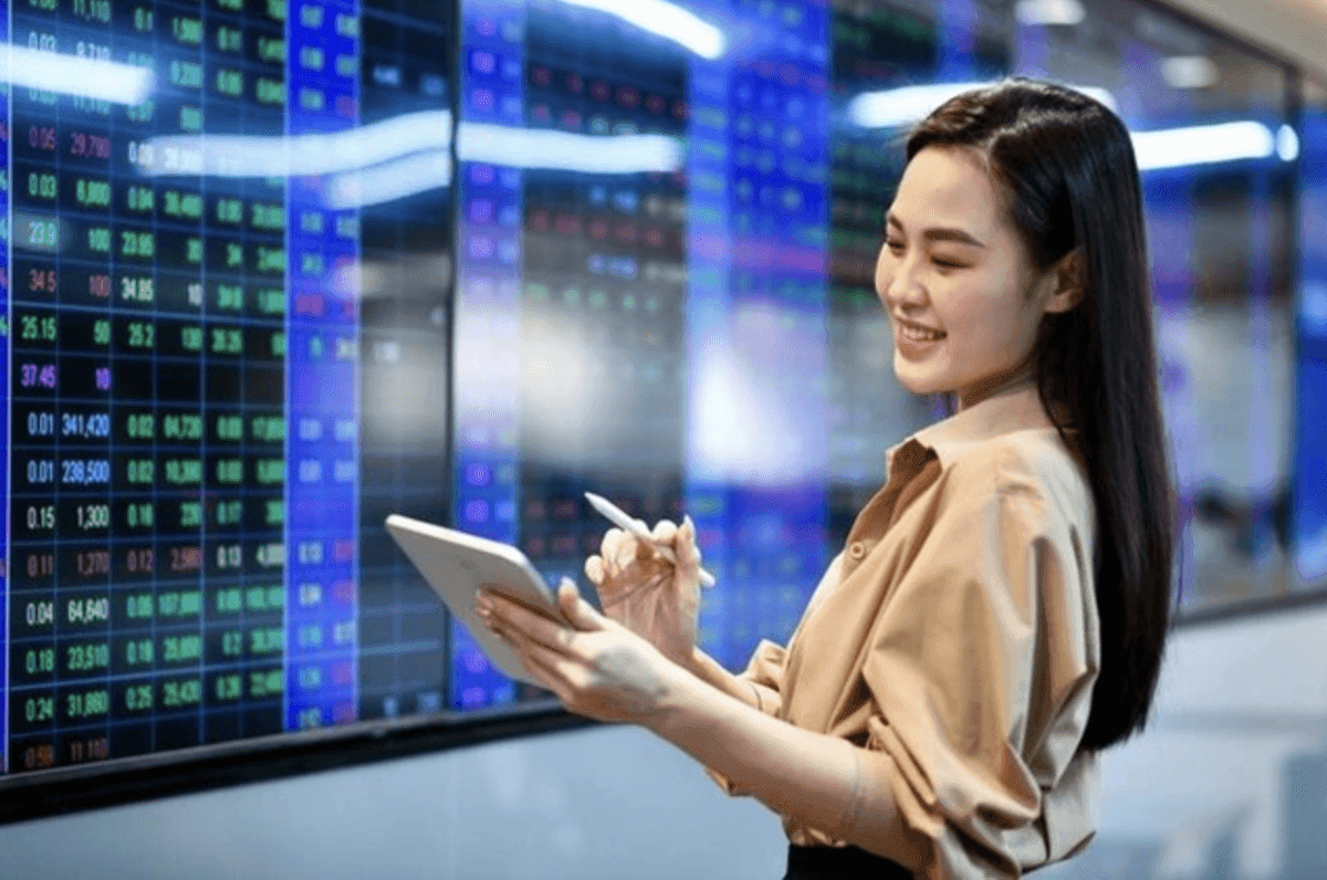 VN-Index surpasses 1,800 points as domestic investors and proprietary traders record strong net buying