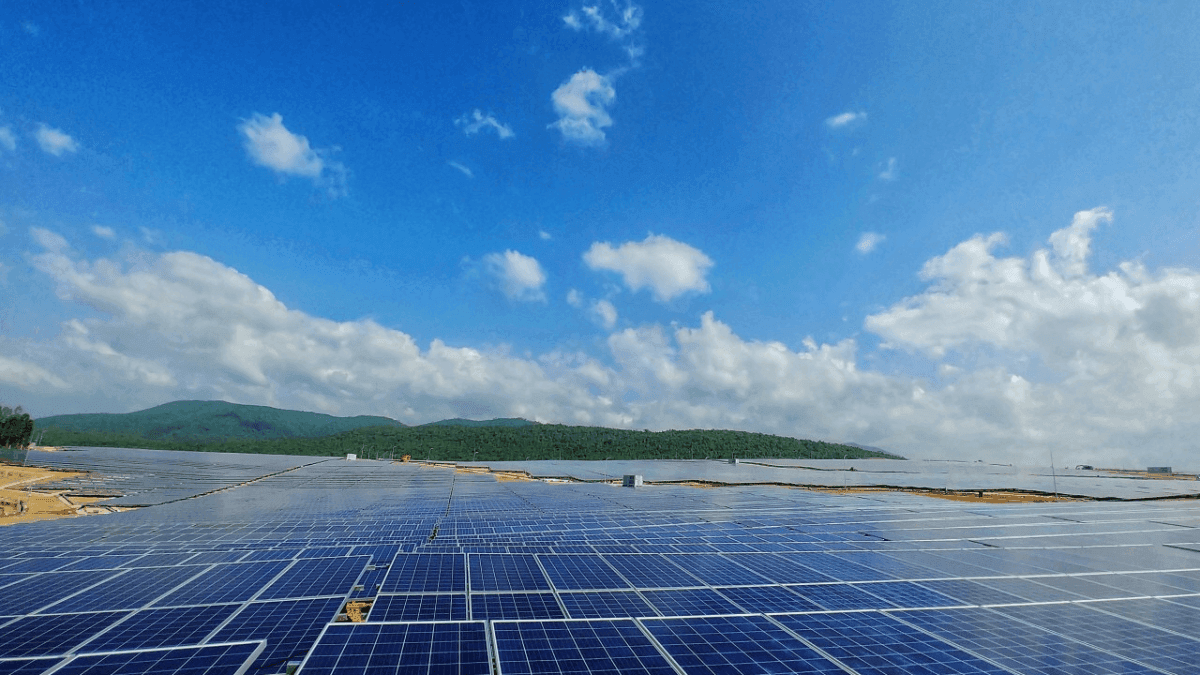 Gia Lai approves Hoai Duc solar power plant with 50 MW capacity and about VND 789 billion investment; construction set to begin in late 2026 and operation expected by March 2028