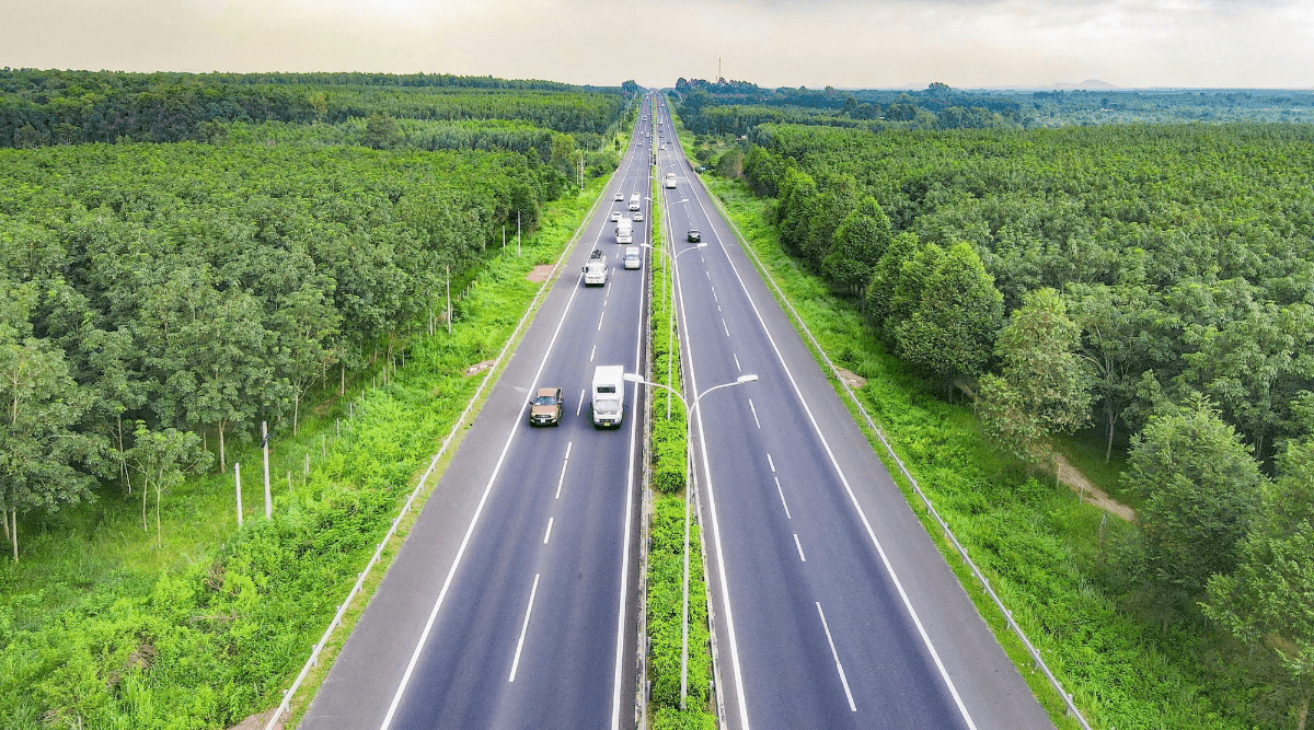 Ministry of Construction: more than 3,800 km of expressways nationwide put into service with technical clearance