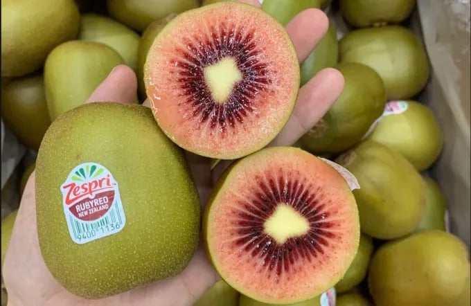 Surge in imported fruits pushes prices lower in Vietnam as supply expands