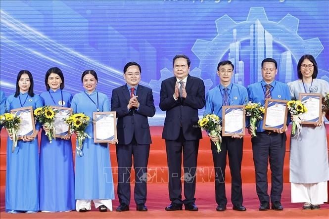 National Assembly Chairman urges unions to focus on raising productivity and achieving two-digit growth; emphasis on innovation and cost-saving