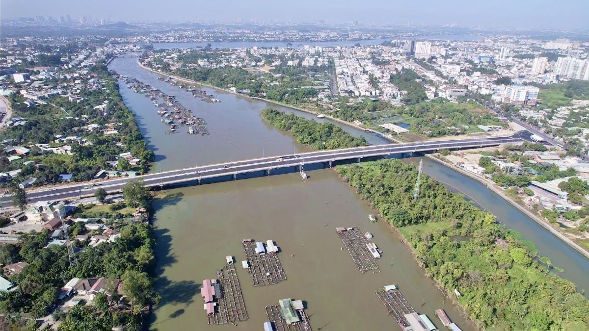 Dong Nai opens Thong Nhat Bridge to traffic and starts construction on the Cai River waterfront road and Long Khanh Ring Road 1