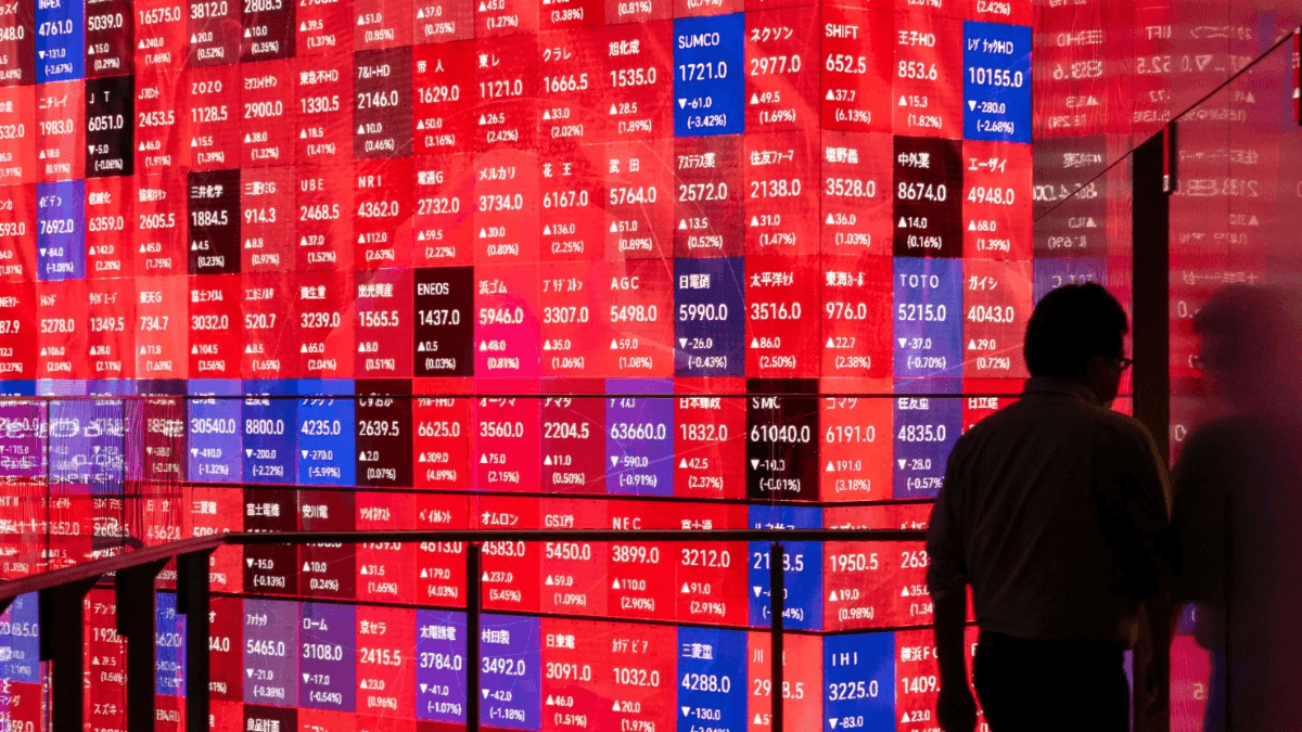 South Korean stocks finish the month with the strongest gain in 28 years