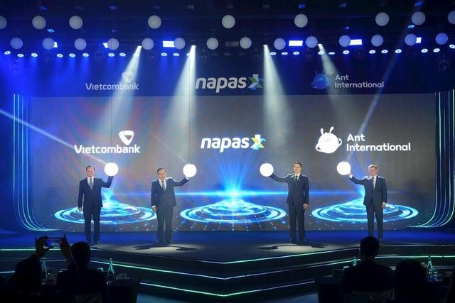 Vietnam expands cross-border QR payments with China using Alipay, enabling Chinese visitors to pay in Vietnam and expanding opportunities for Vietnamese retailers