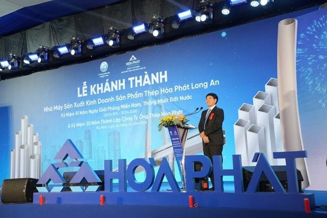 Hoa Phat Group Chairman Tran Dinh Long inaugurates a 2-trillion-VND steel pipe plant in southern Vietnam, setting a new production record
