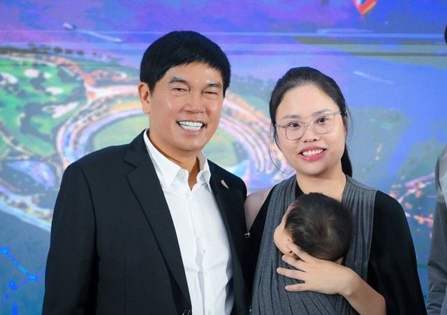 Cổ đông Hòa Phát: một nhà đầu tư nắm 100.000 cổ phiếu để lập quỹ học phí cho con, một cổ đông khác chờ bán ở mức 33.000 đồng mỗi cổ phiếu