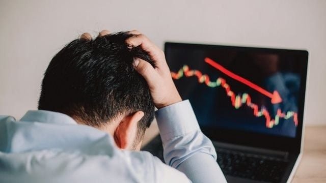 Foreign investors net-sell over 2 trillion dong in the session; which stocks were the main targets of selling?