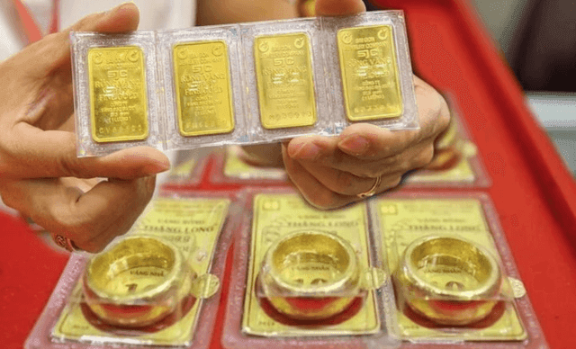 Domestic gold prices rise modestly on April 25