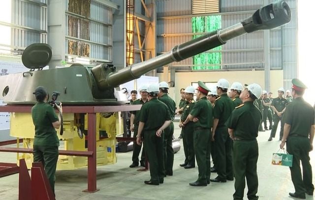 Vietnam-made light tank T-1 unveiled with strong firepower as Defense Ministry issues directive