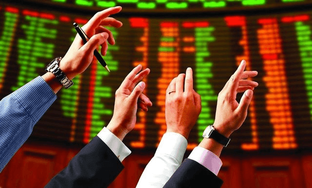 A major buyer purchases over VND 300 billion of HOSE-listed shares ahead of the holiday