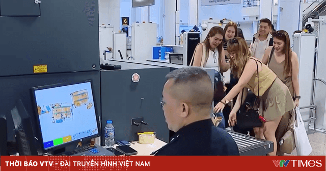 Cảnh báo rủi ro pháp lý nghiêm trọng đối với hành khách xách hộ hành lý qua các sân bay.