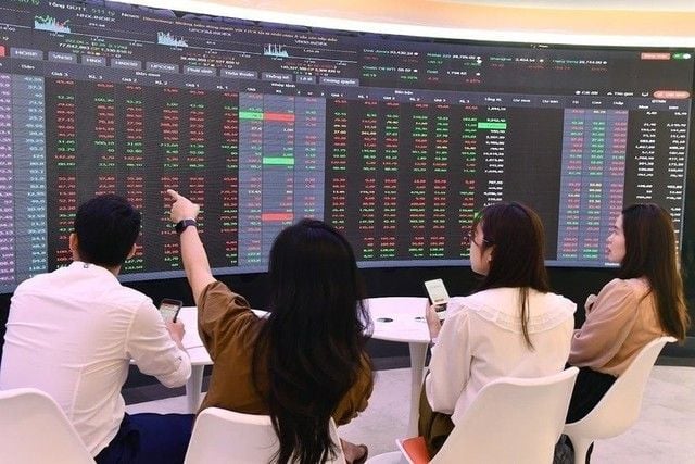 Brokerages trim VN-Index forecast for 2026 as VNDirect lowers target to about 1,967 points, with BSC following to 1,750 points