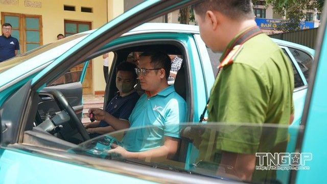 Bắt 4 tài xế taxi lắp thiết bị điện tử nhằm chiếm đoạt tiền của GSM