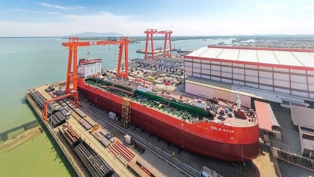 Tàu chở dầu/hoá chất H1033 trọng tải 21.800 DWT được hạ thủy tại Đại Dũng Shipyard lần đầu tiên