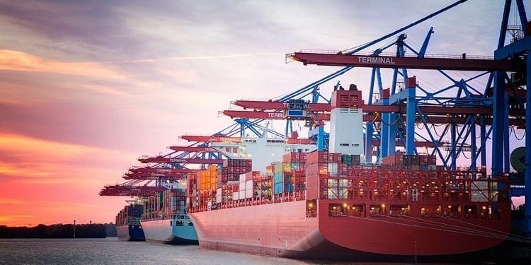 Vietnam's trade balance unexpectedly turns to a surplus of $87.69 million in late April 2026